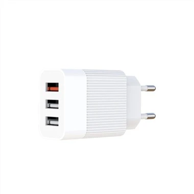 QC3.{1}}W ja 2.1A 3USB EU Plug -pikalaturi
